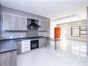3 Bed Apartment in Robertsham