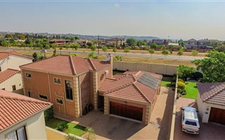 5 Bedroom House in Summerset