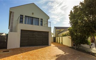 4 Bedroom House in Royal Alfred Marina