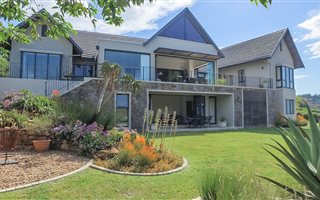 4 Bedroom House in Cotswold Downs Estate