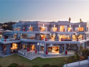 7 Bed House in De Bakke