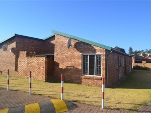 3 Bed Townhouse in Grobler Park