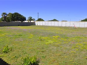 1039 m² Land available in Mossel Bay Central