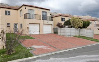 3 Bedroom House in Admirals Park