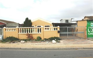 2 Bedroom House in Philippi