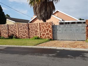 3 Bed House in Grassy Park