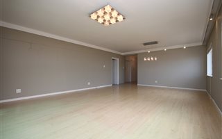 3 Bedroom Apartment in Mouille Point
