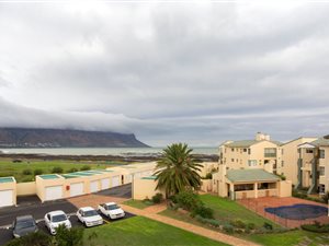 2 Bed Apartment in Greenways Golf Estate