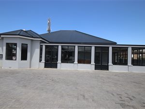 300 m² Office Space in George South