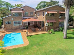 9 Bed House in Meerensee