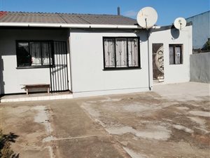 2 Bed House in Trenance Manor