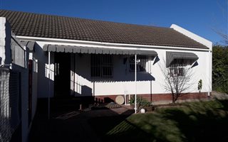 3 Bedroom House in De Bron