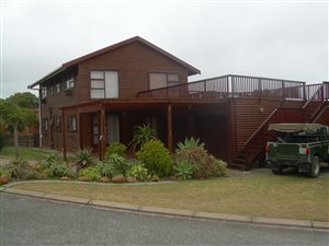 4 Bedroom House in Still Bay West