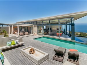 4 Bed House in Pezula Private Estate