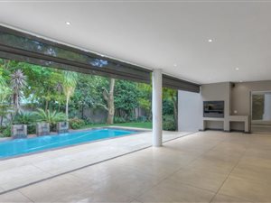 5 Bed House in Oaklands