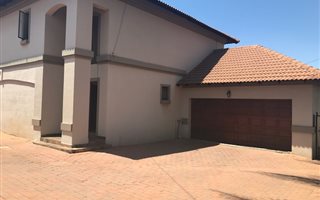3 Bedroom Duet in Moreleta Park