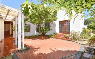 4 Bedroom House in Marina Da Gama