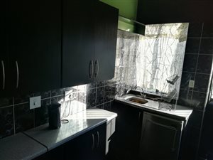 6 Bed House in Maitland