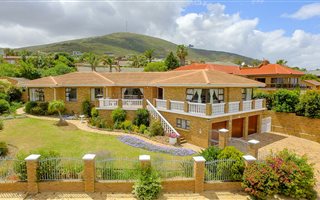 4 Bedroom House in Plattekloof