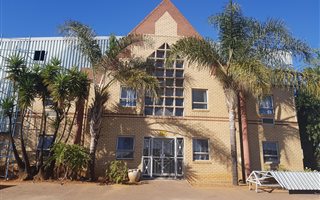1310 m² Industrial space in Meadowdale