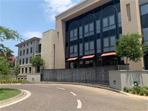 704 m² Commercial space in Fourways