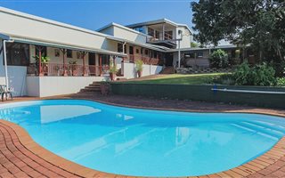 8 Bedroom House in Pennington