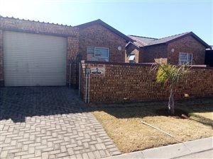 2 Bed Townhouse in Honeydew