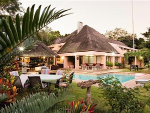 8 Bed House in Woodside