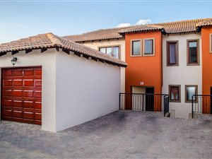 2 Bed Townhouse in Noordheuwel