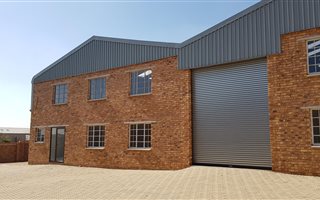 300 m² Industrial space in Dunswart