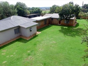 1 ha Farm in Bredell AH