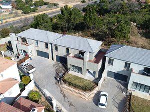 3 Bed Townhouse in La Montagne