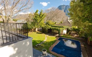 5 Bedroom House in Bishopscourt Village