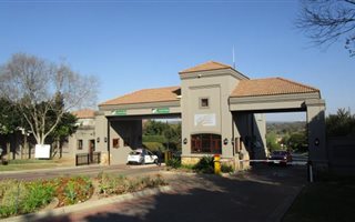 4 Bedroom House in Maroeladal
