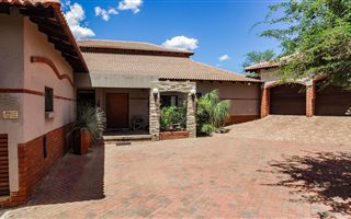 4 Bedroom House in Pebble Rock