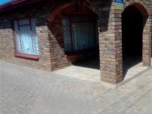 3 Bed House in Jouberton