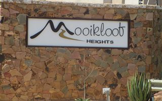 8567 m² Land available in Mooikloof Heights