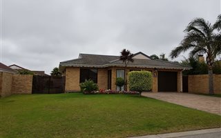 3 Bedroom House in Beverley Grove