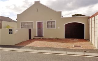 3 Bedroom House in Lakeside
