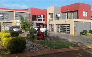 5 Bedroom Townhouse in Amandasig