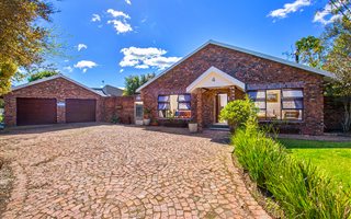 4 Bedroom House in Loerie Park