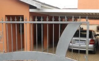 3 Bedroom House in Eastbury