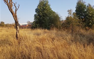 927 m² Land available in Kameeldrift East