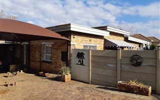 4 Bedroom House in Rothdene