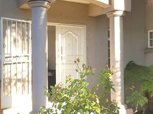 3 Bed House in Aerorand