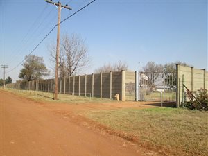 2.2 ha Farm in Rosashof