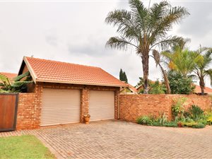 2 Bed Townhouse in Pierre van Ryneveld