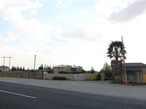 2650 m² Land available in Grimbeek Park