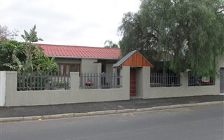 5 Bedroom House in Northern Paarl