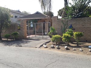 3 Bed House in Centenary Park